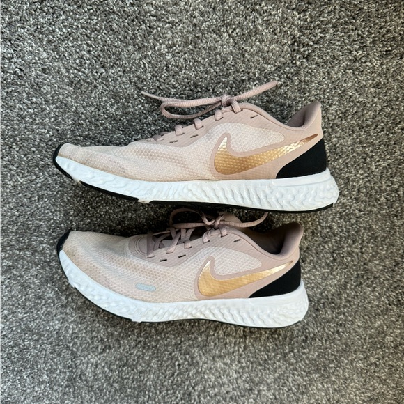 Nike Revolution 5 Women’s Barely Rose Running Shoes BQ3207-600 Size US 8.5 - Picture 5 of 7